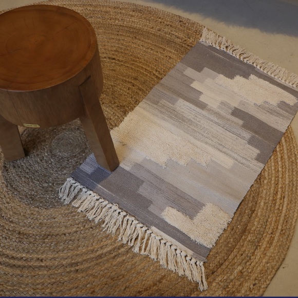 Mary Anges Rug - Picture 3 of 3